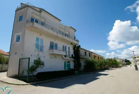 Apartment Luke Beach 4+1 Id:716 Murter