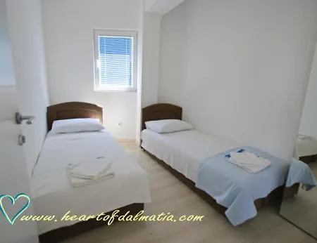 Apartment Luke Beach 4+1 Id:716 Murter
